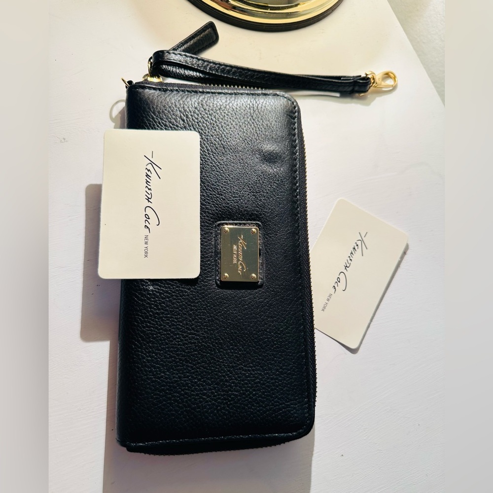 NWOT Kenneth Cole New York Genuine Leather Wristlet Wallet, Black